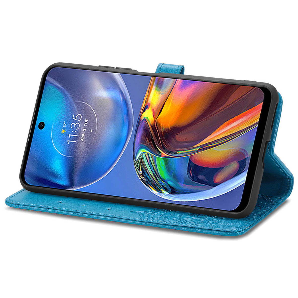 Téléphone dans un étui en cuir bleu. L'écran du téléphone est visible, affichant une horloge. Un motif floral est sur l'étui.