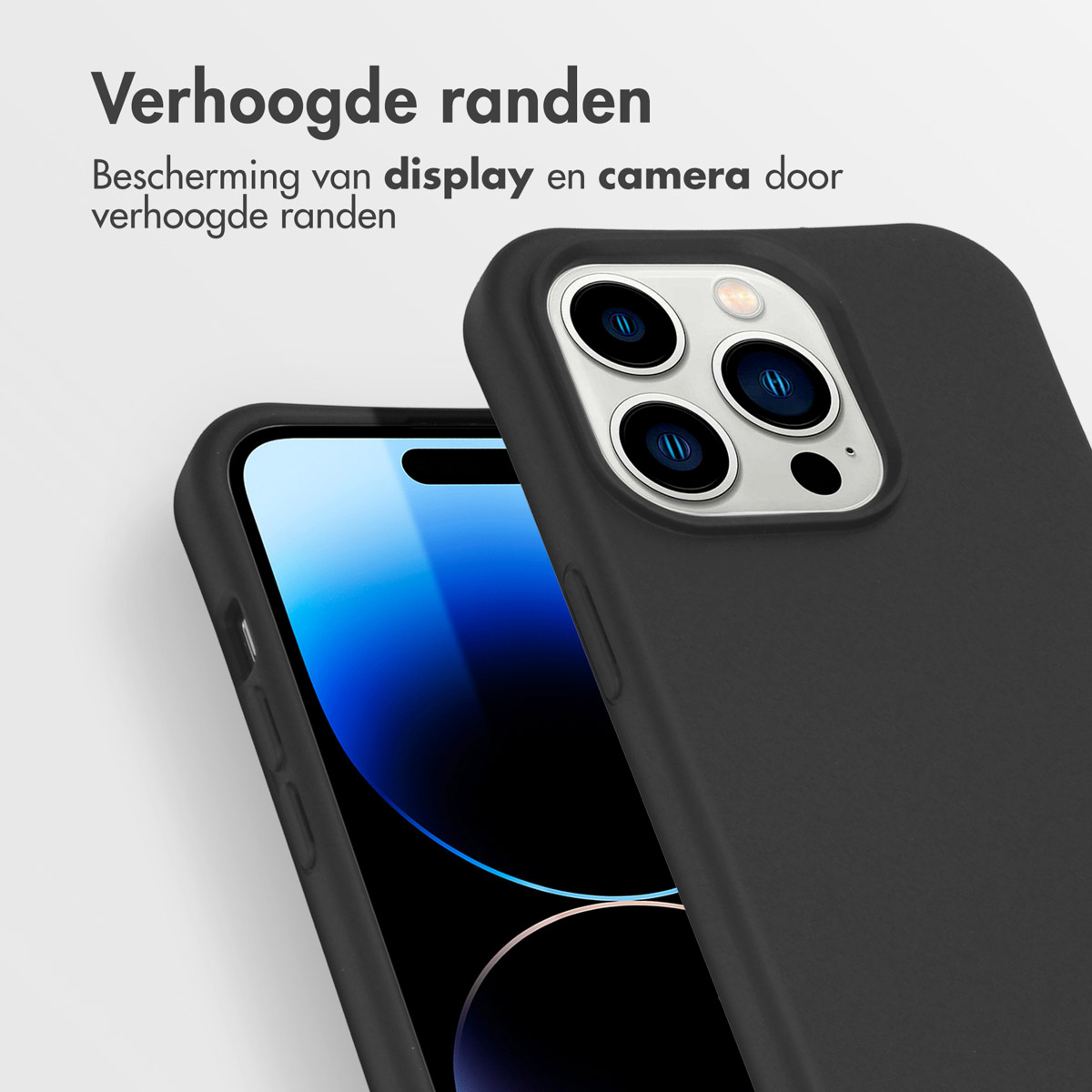 Zwarte telefoonhoes met een telefoon erin. De telefoon heeft een scherm en een camera.
