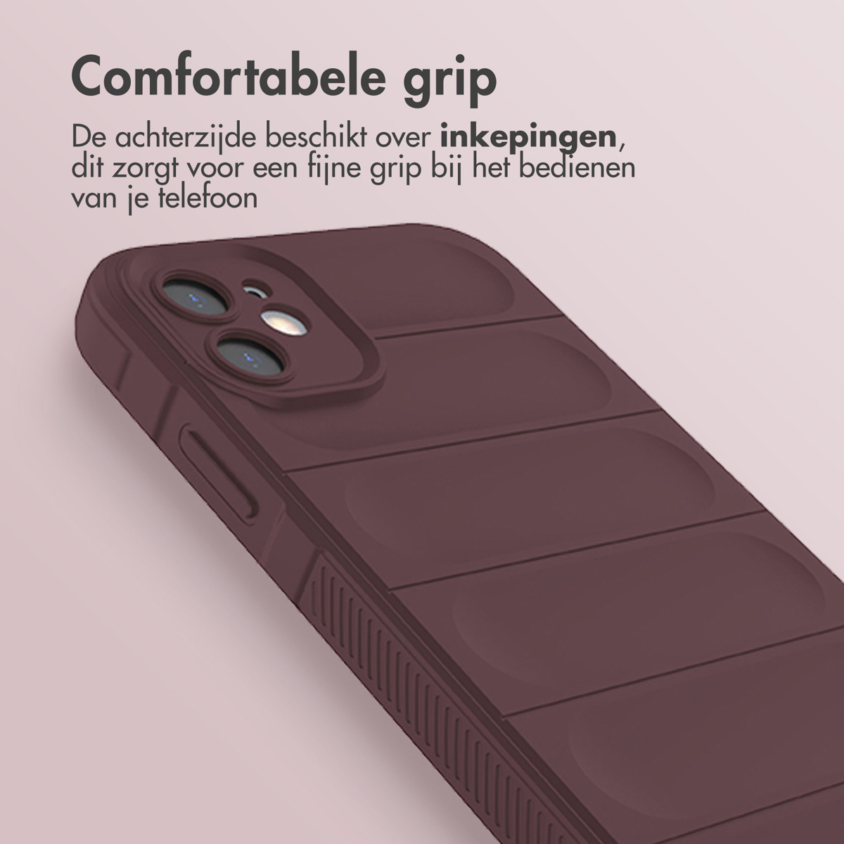 Gros plan d'une coque de téléphone bordeaux avec un design texturé.