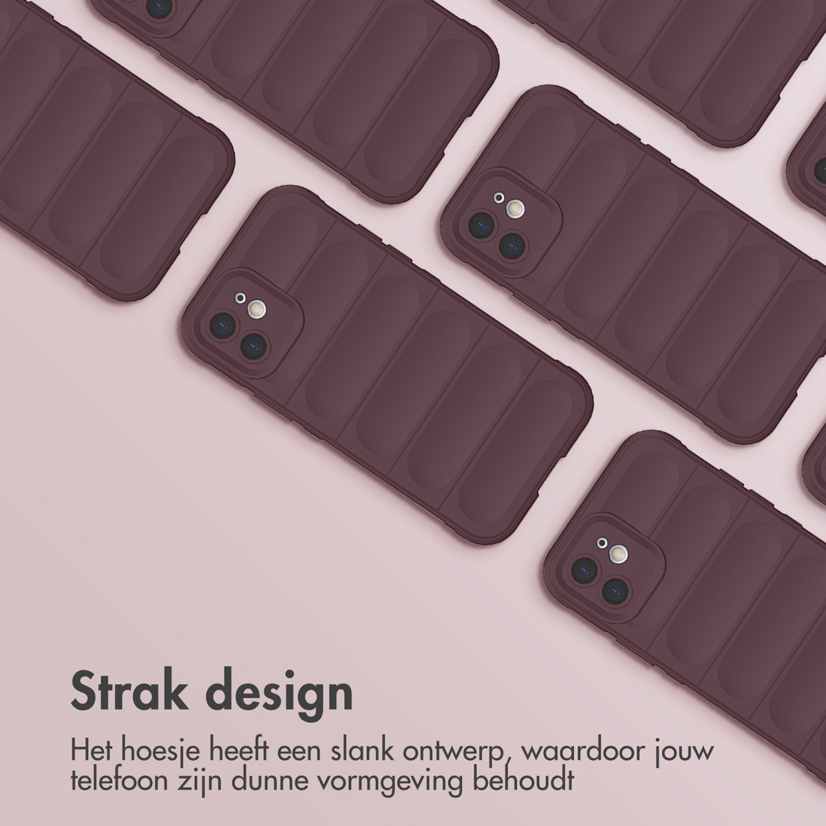 Coques de téléphone sur une surface rose. Les coques sont bordeaux avec des rainures.