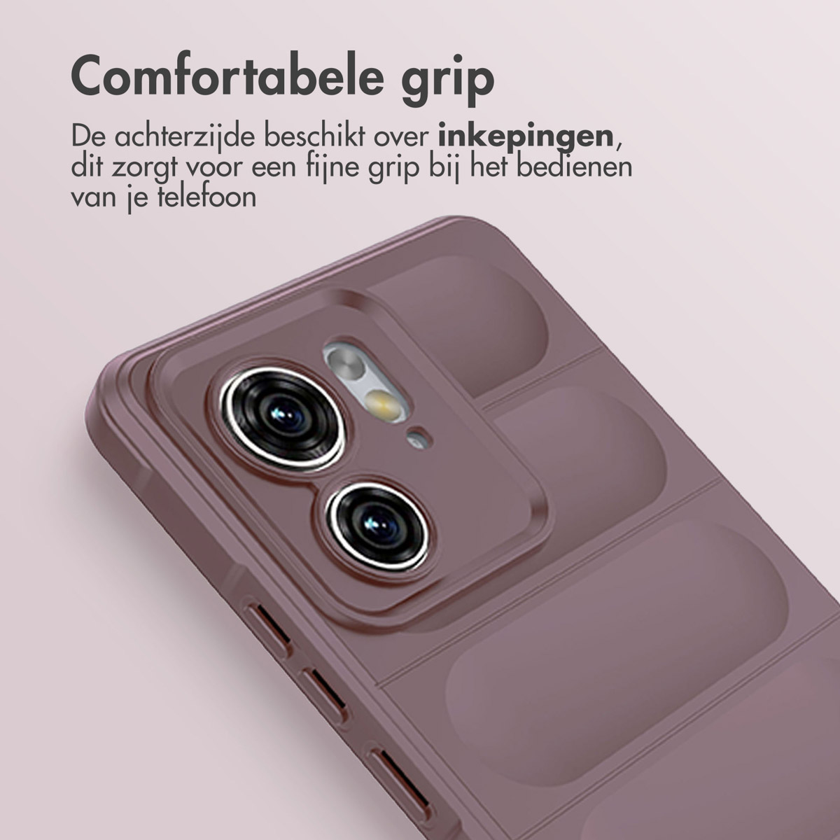 Une coque de téléphone bordeaux avec un téléphone. Texte : Prise en main confortable. L'arrière comporte des encoches, ce qui offre une bonne prise.