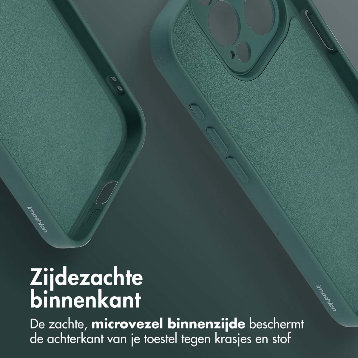 Deux coques de téléphone vertes avec une finition texturée. Les coques ont des intérieurs lisses.