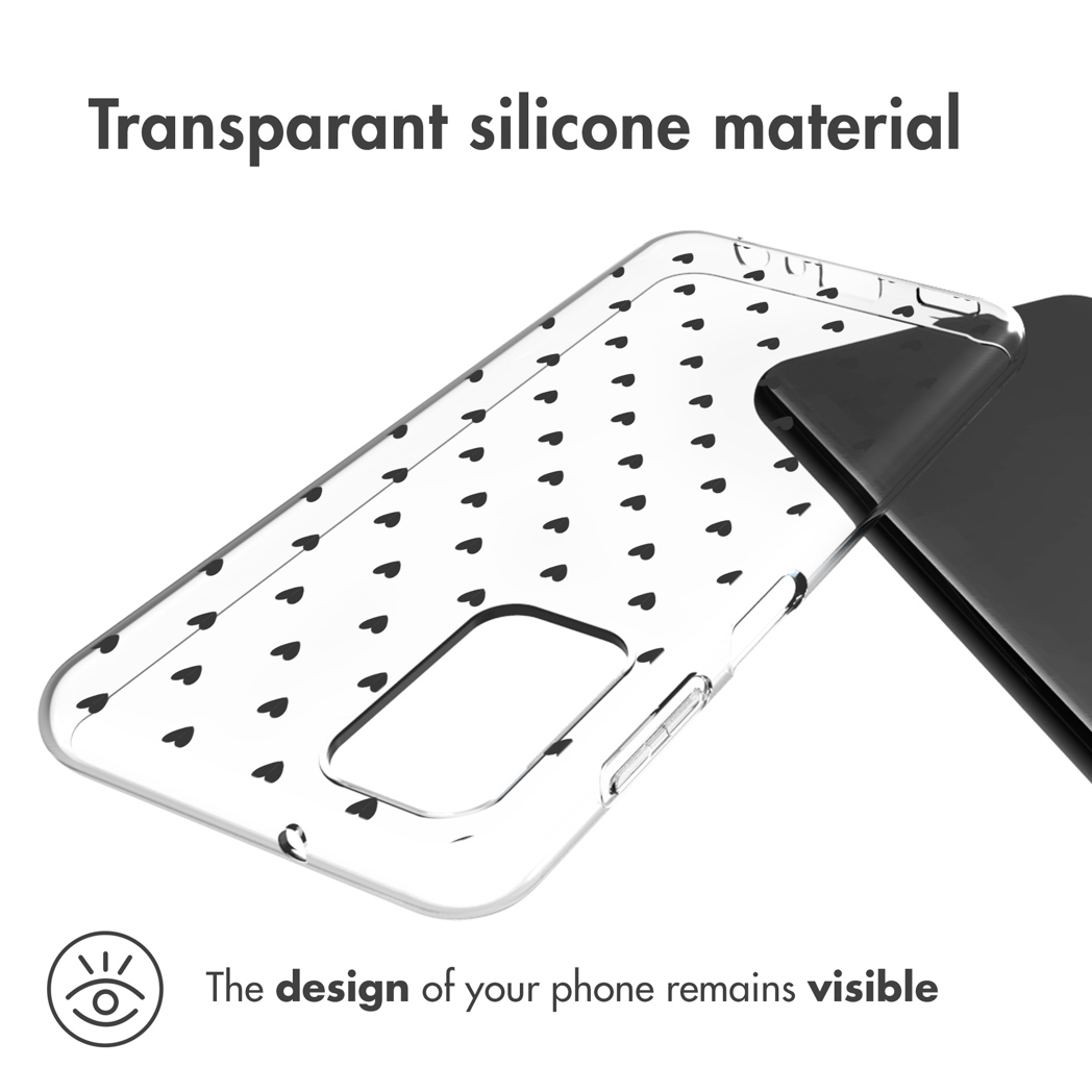 Transparant telefoonhoesje met zwart hartjespatroon. Telefoon zichtbaar. Zwarte telefoon op zwarte achtergrond.