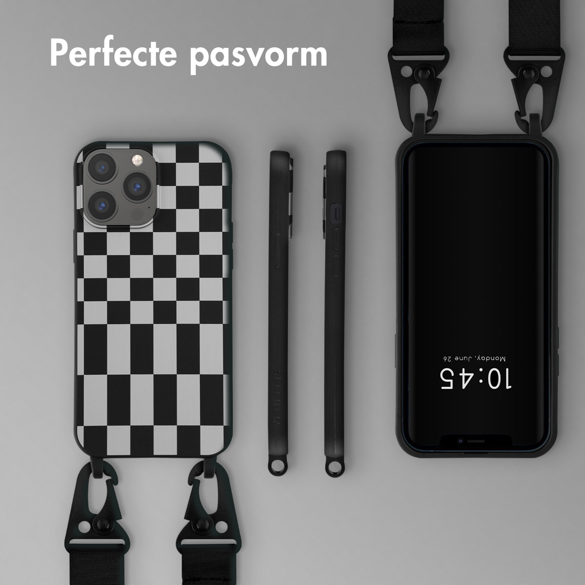 Coque damier avec deux sangles noires. Deux coques noires et un téléphone avec l'heure.