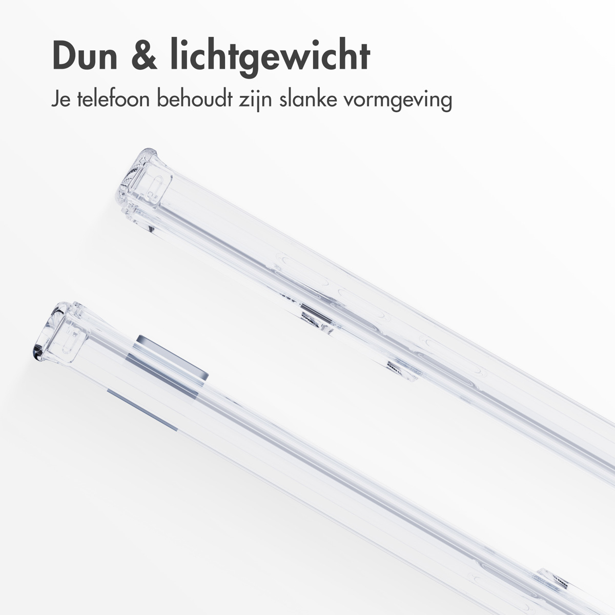 Deux coques de téléphone transparentes. Elles sont longues et fines, conçues pour protéger le téléphone.