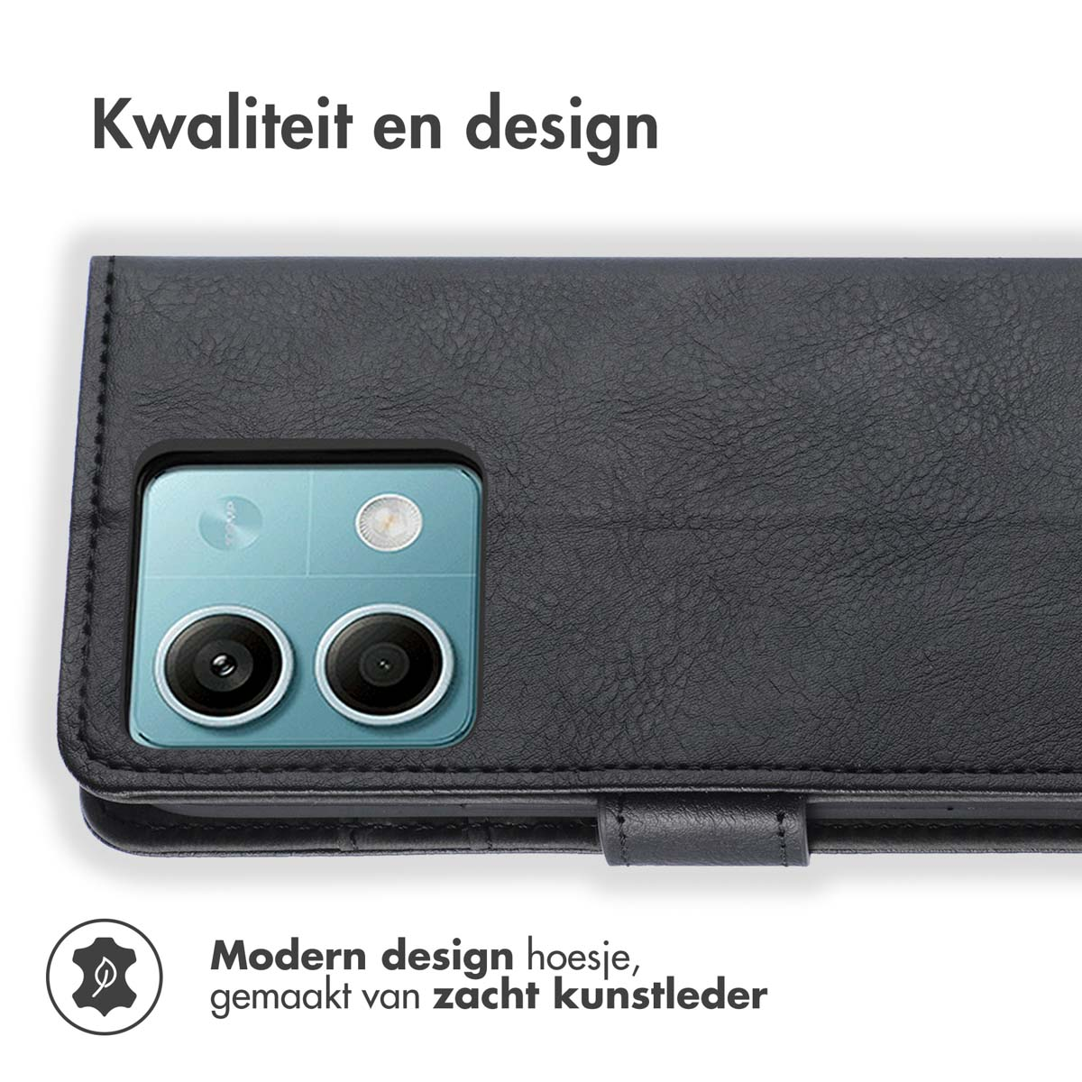 Zwarte telefoonhoes met zichtbare telefoon. De hoes heeft een leertextuur. De telefoon heeft twee camera's.