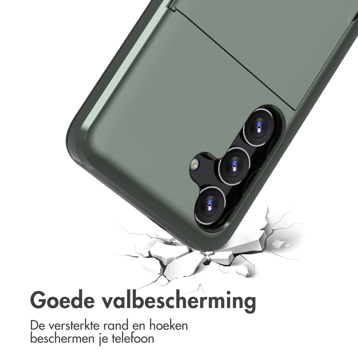 Groene telefoonhoes met een telefoon erin. De telefoonhoes beschermt de telefoon. De achtergrond is licht.