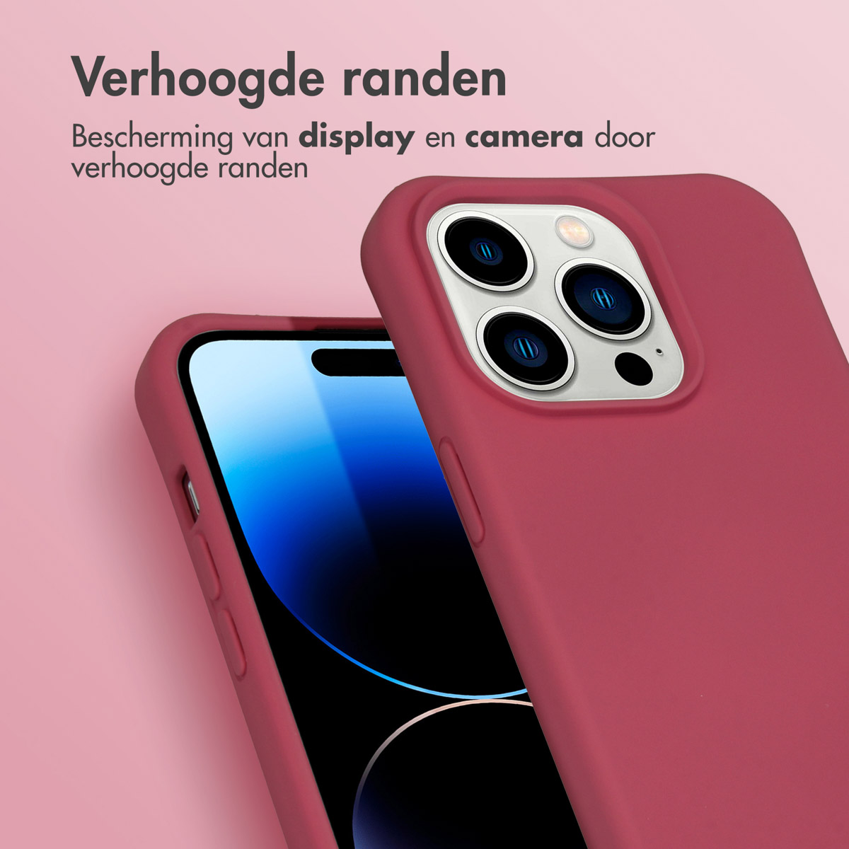 Coque de téléphone rouge avec un téléphone à l'intérieur. L'étui protège le téléphone. Le téléphone a trois caméras.
