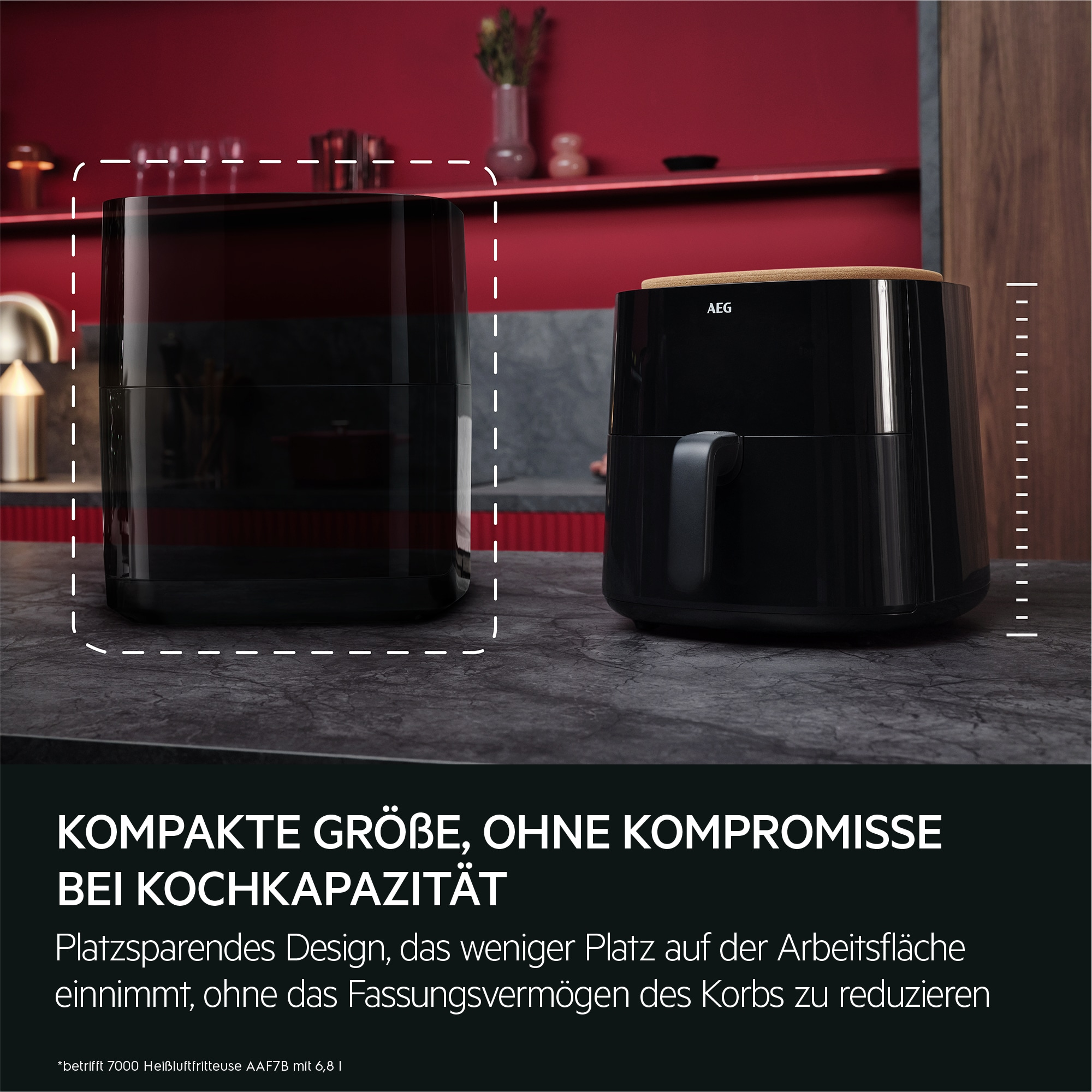 Dwie czarne frytkownice na blacie, jedna z białym obrysem.