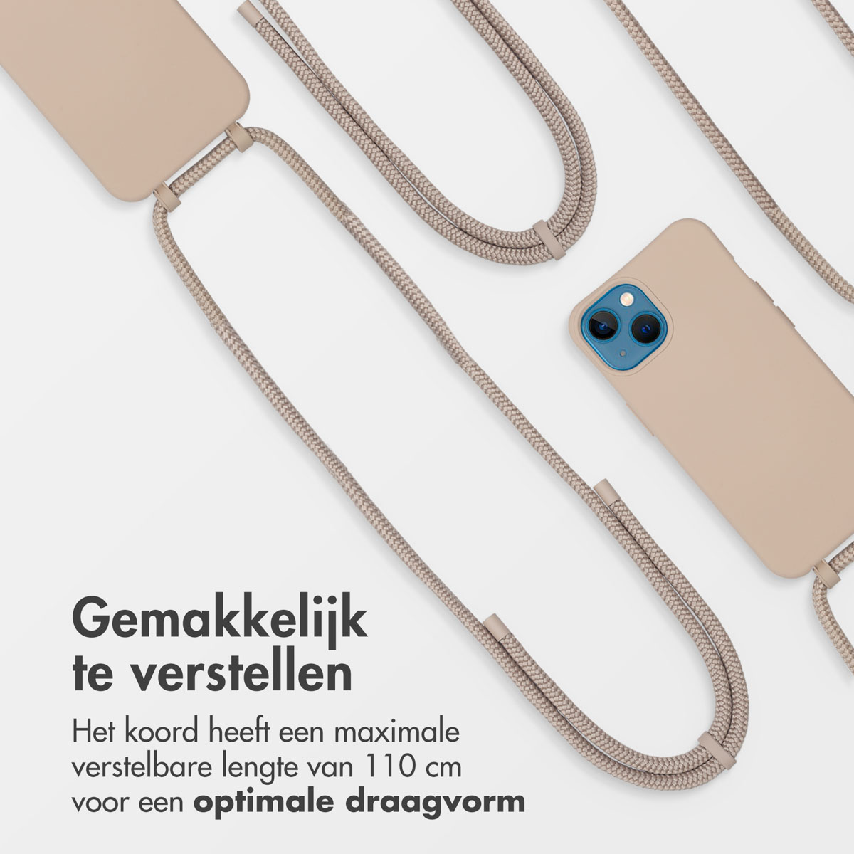 Beige telefoonhoesje met een beige koord. Het ligt op een wit oppervlak. Tekst: gemakkelijk aan te passen.