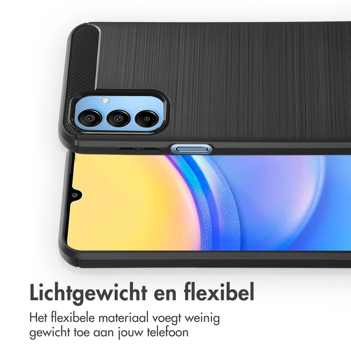 Zwarte telefoonhoes met een getextureerde achterkant, die een telefoon bedekt. Tekst: Lichtgewicht en flexibel.