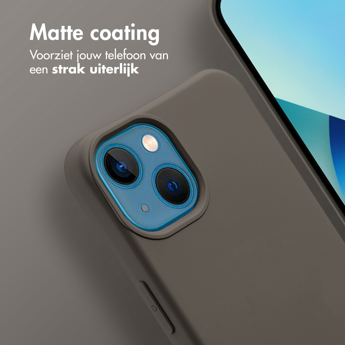 Een telefoonhoesje met een matte coating, die het zijaanzicht met de camera van de telefoon toont.