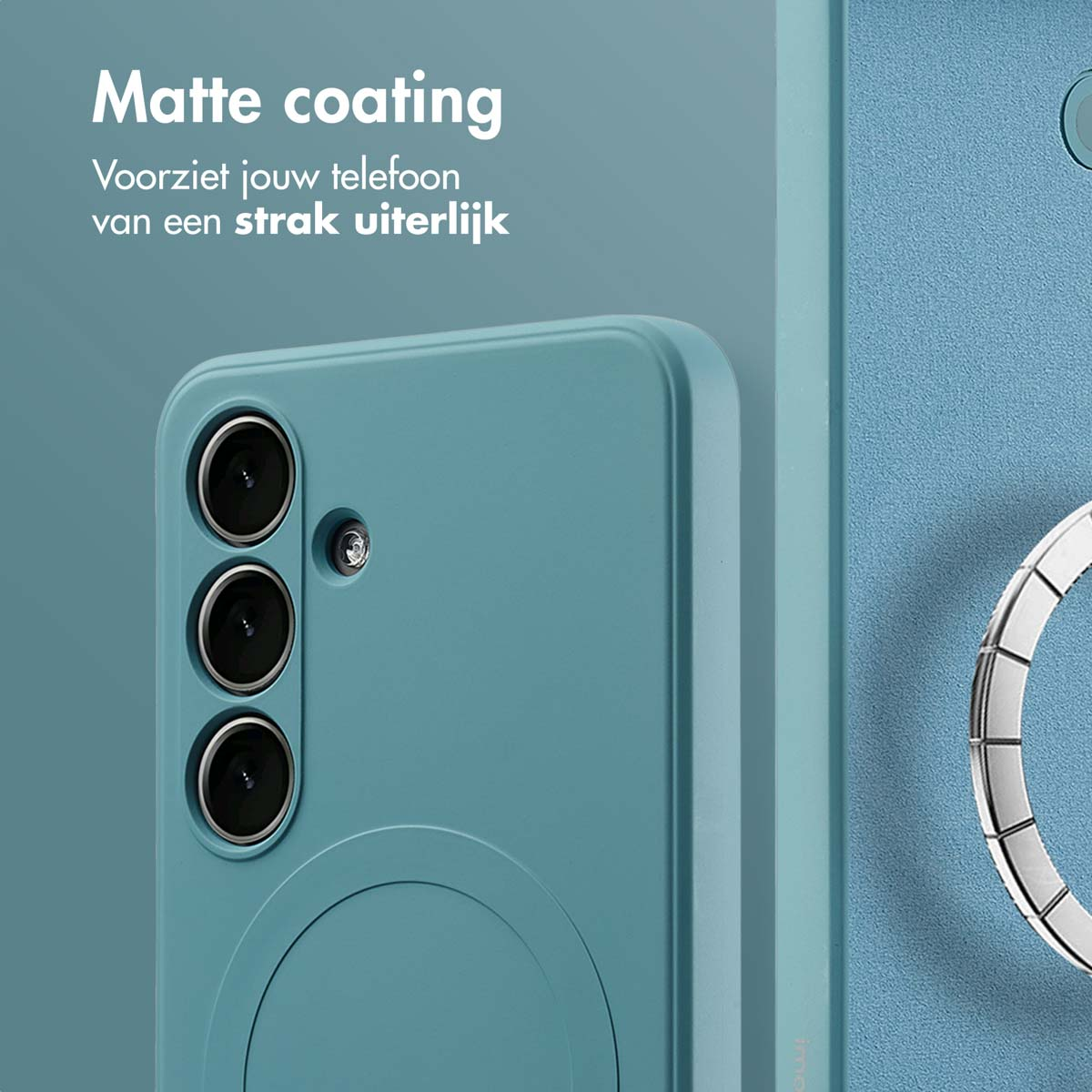 Blauw telefoonhoesje met matte coating. Telefooncamera's zichtbaar. Zilveren ringhouder.