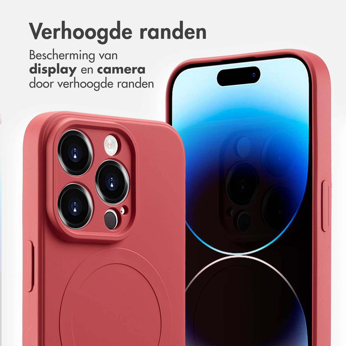 Close-up van een telefoon en hoesje, beide rood. Een lichtblauwe achtergrond.