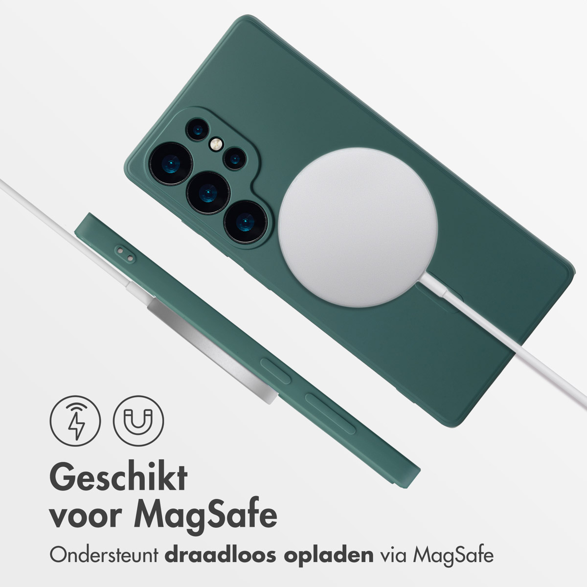 Groene telefoonhoes met een witte cirkelvormige oplader bevestigd. Een witte kabel is aangesloten.