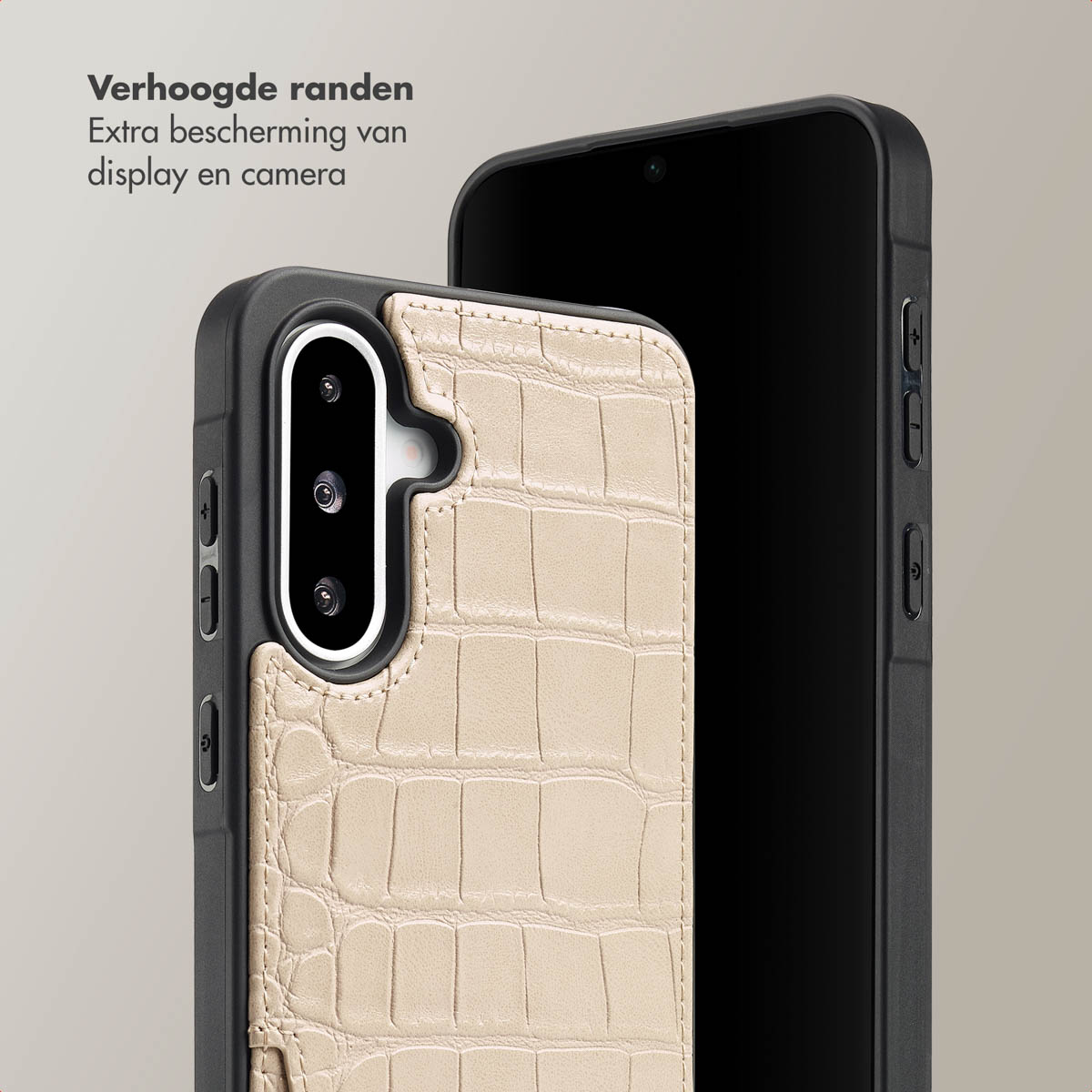 Coque noire avec dos en cuir de crocodile beige, mettant en avant la protection de l'écran et caméra.