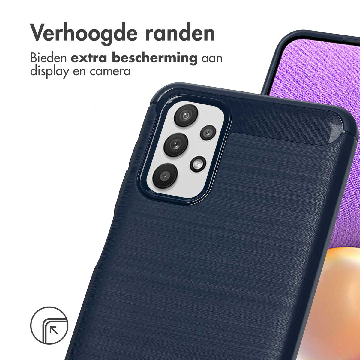 Gros plan sur une coque de téléphone bleu foncé. La coque a une zone de caméra avec un design texturé.