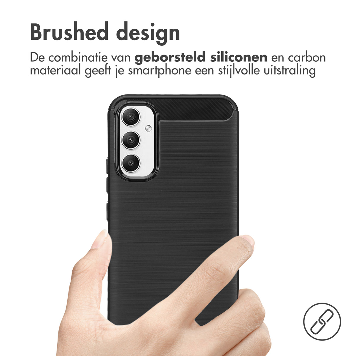 Mano che tiene una custodia per telefono nera con design spazzolato. Testo: Design spazzolato, materiale in silicone e carbonio.