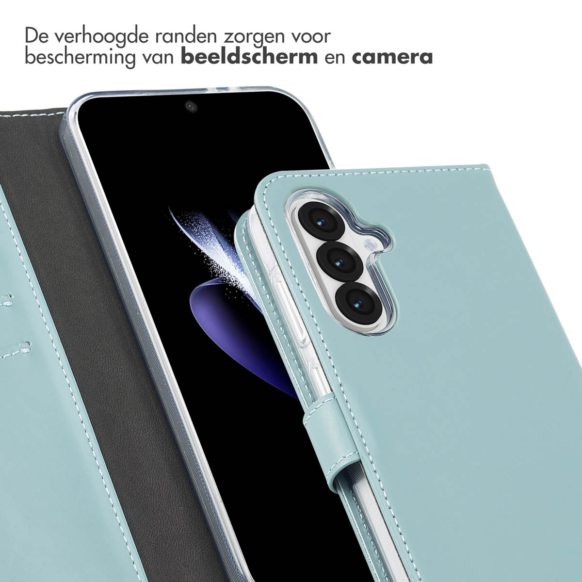 Un étui de téléphone bleu et un téléphone. Le téléphone est à l'intérieur de l'étui et il y a des lentilles de caméra.