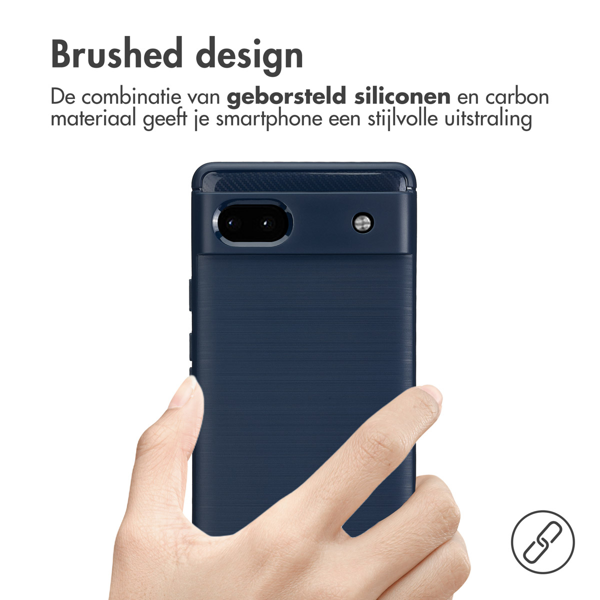 Hand hält marineblaues Telefon mit strukturierter Hülle.