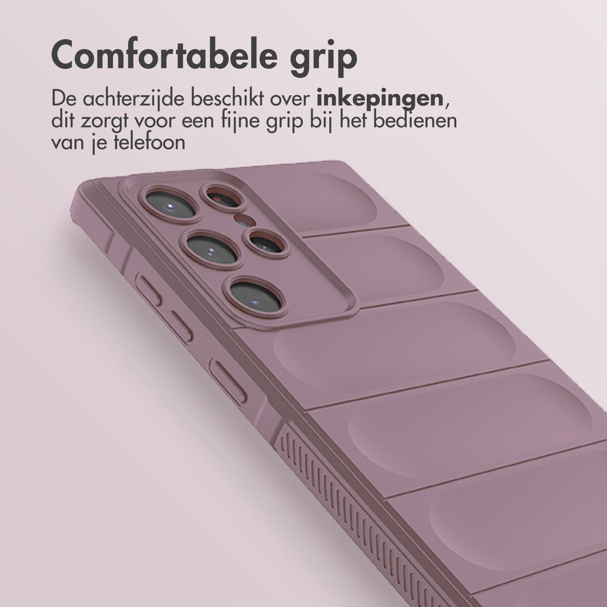 Close-up van een telefoonhoesje met een textuurontwerp. De hoes is donkerroze. Tekst: 'Comfortabele grip'.