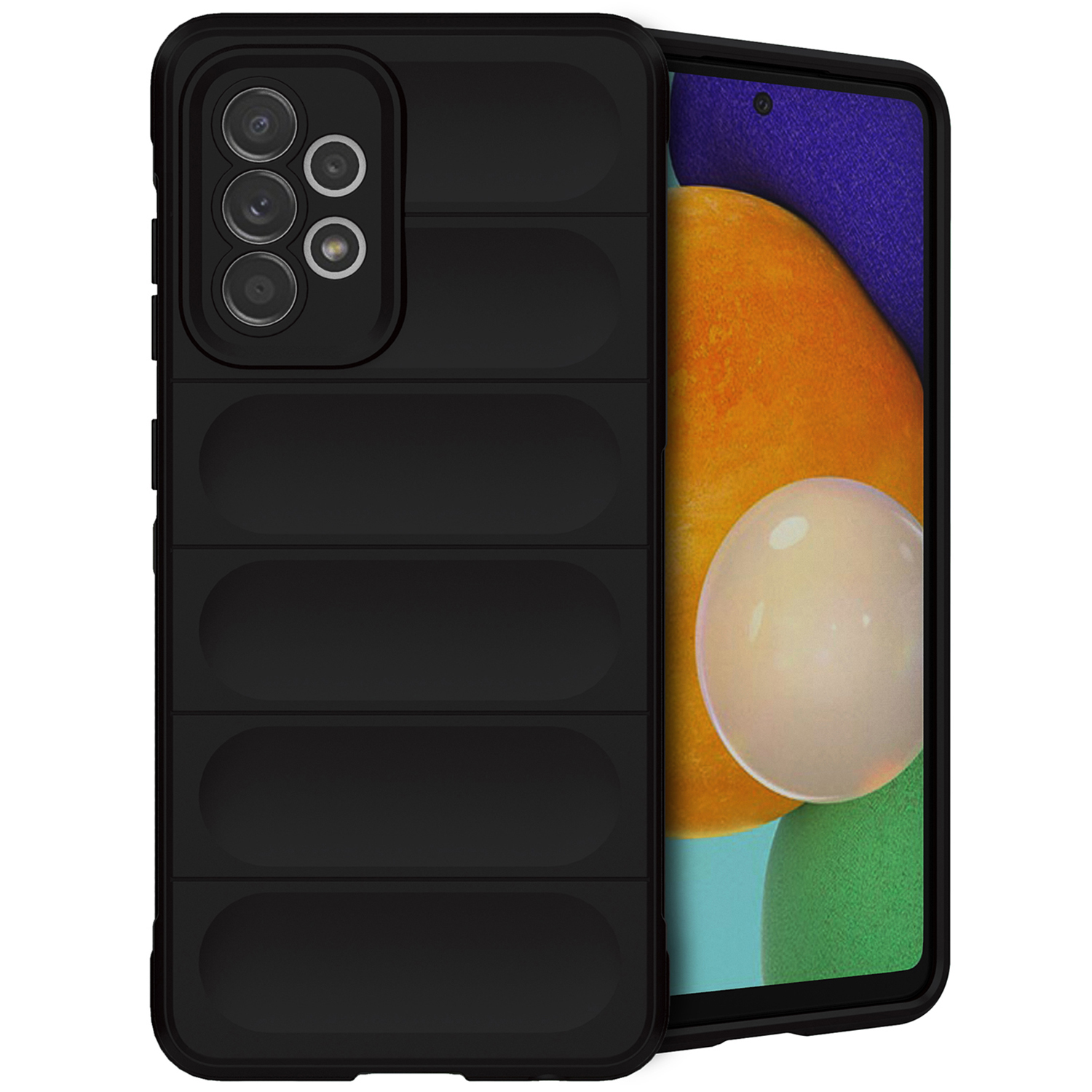 Coque de téléphone noire sur un téléphone. La coque a des lignes. Le téléphone a plusieurs caméras.