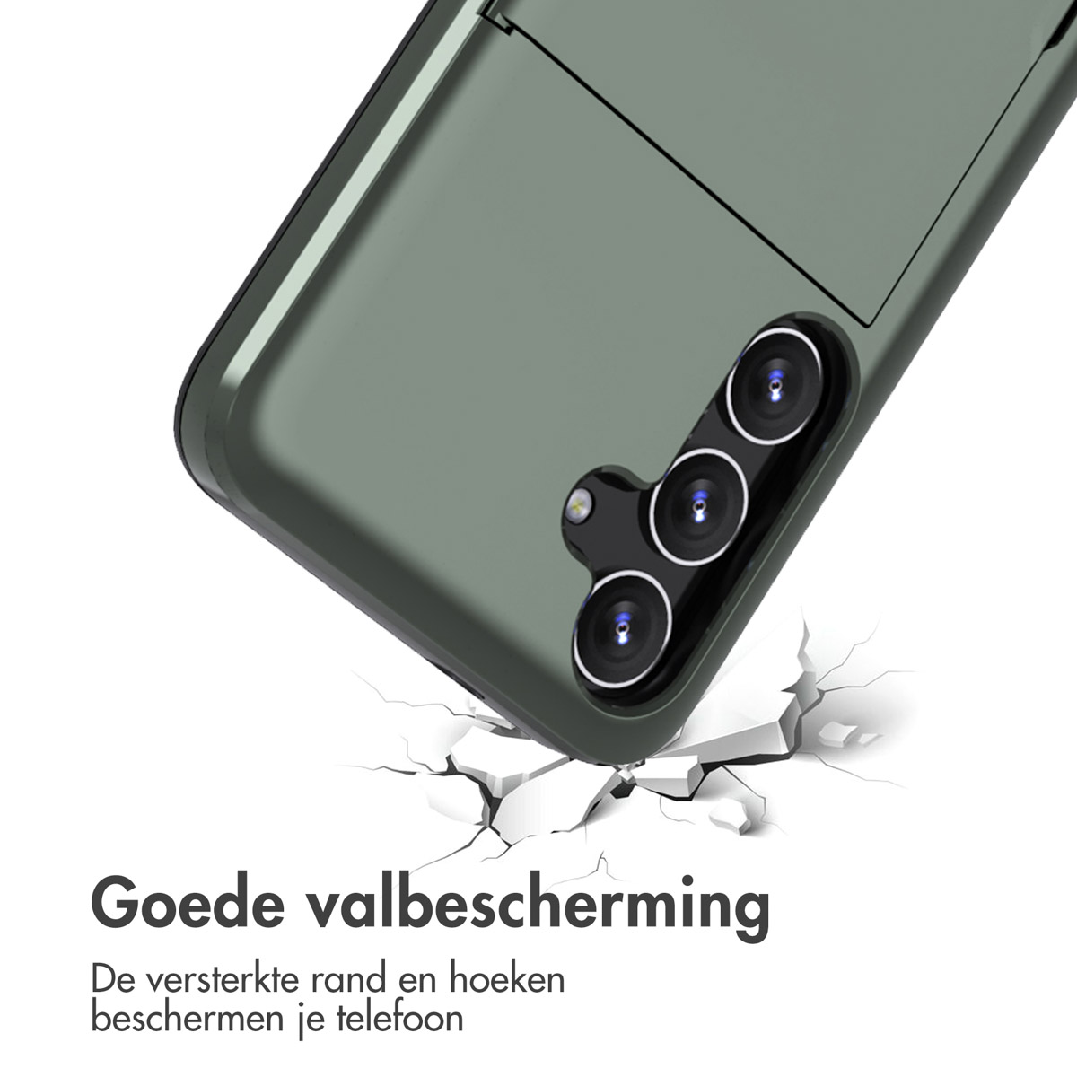 Groene telefoonhoes met drie zichtbare lenzen, gebarsten grond eronder. Nederlandse tekst.