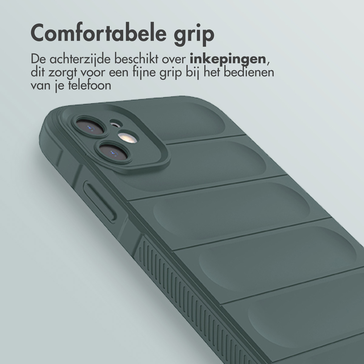 Gros plan d'une coque de téléphone vert foncé avec un design texturé. La coque est sur fond gris clair.