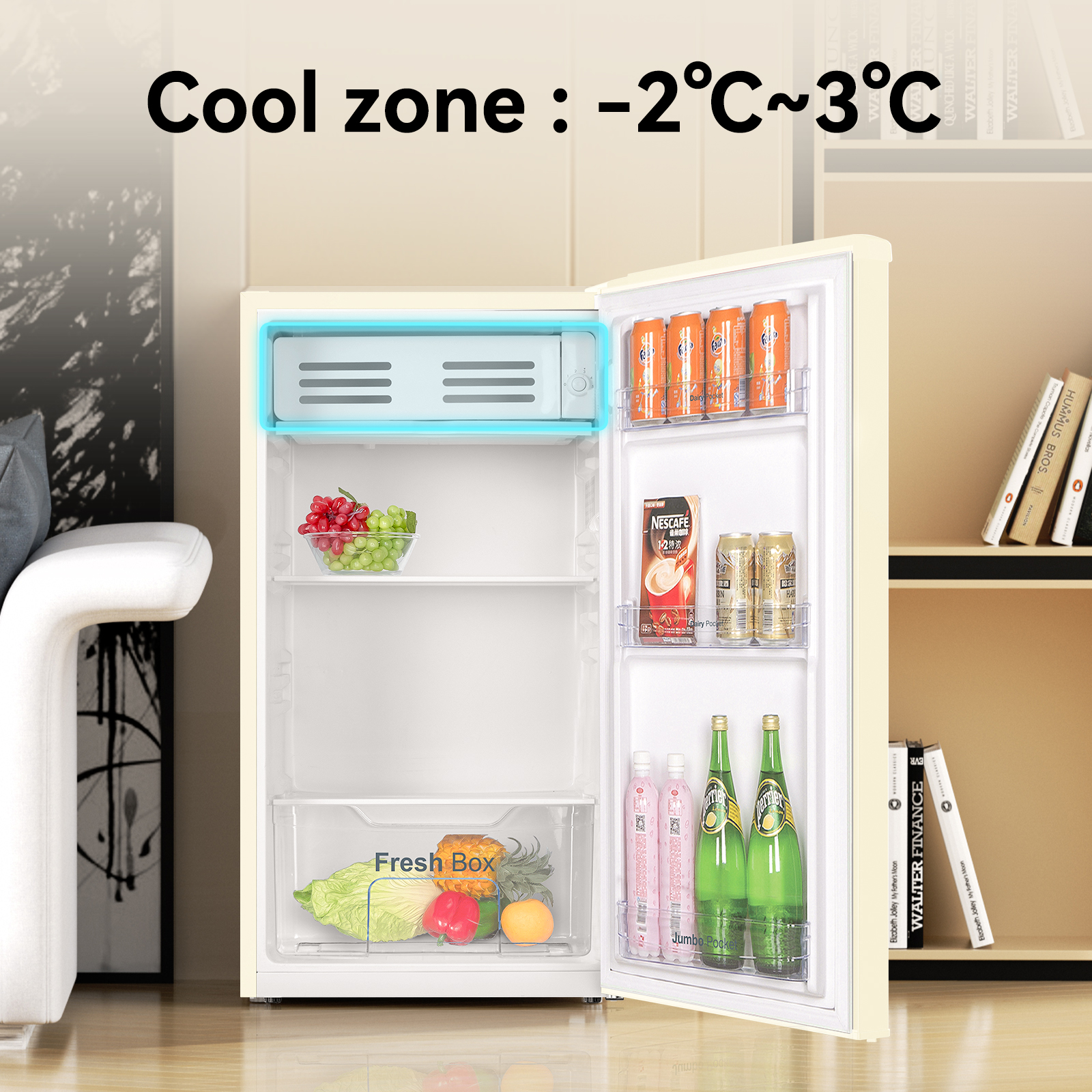 Un pequeño refrigerador beige, abierto, con alimentos. Texto indica la zona fría.
