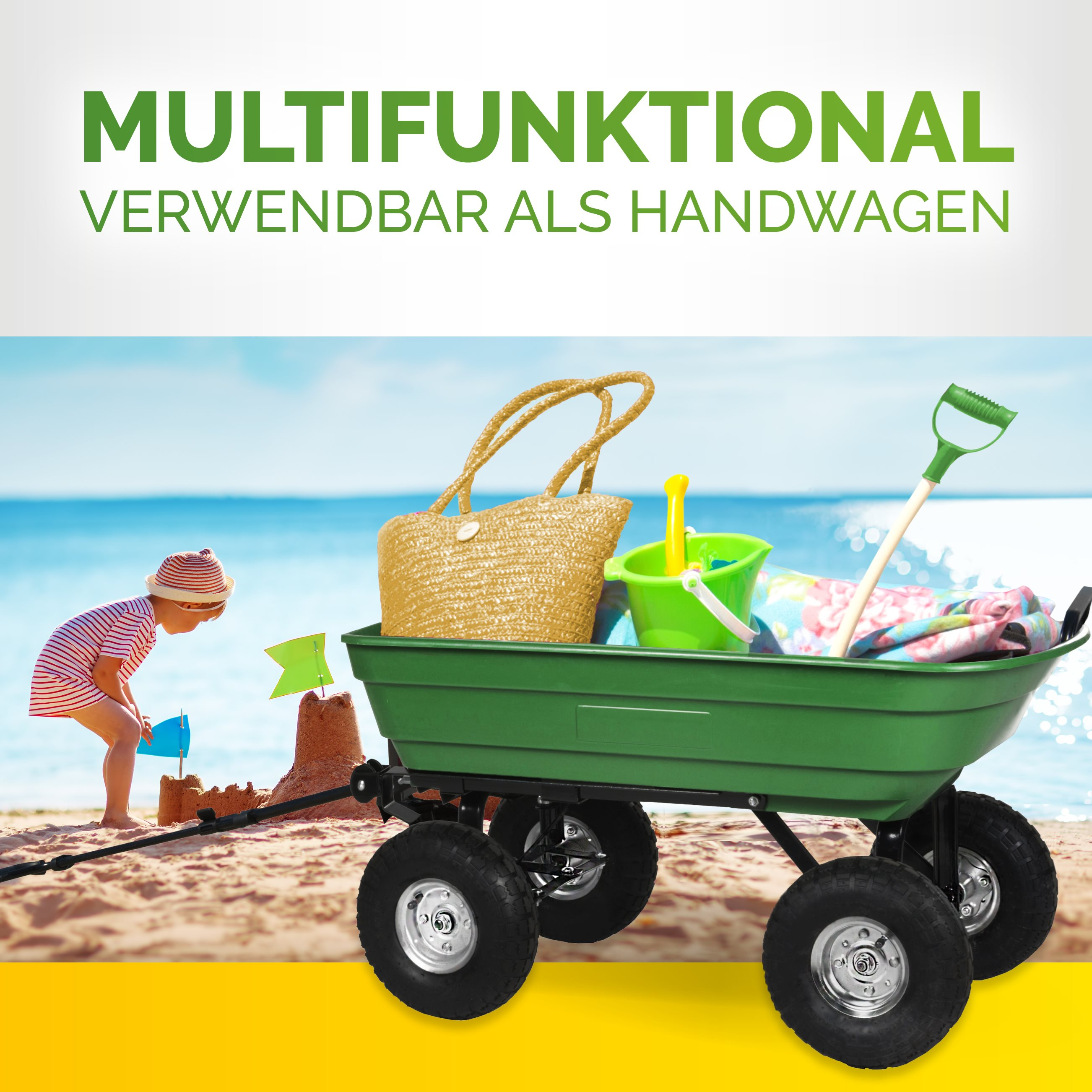 Een groene wagen op het strand met strandspeelgoed. Een kind bouwt een zandkasteel. De zee op de achtergrond.