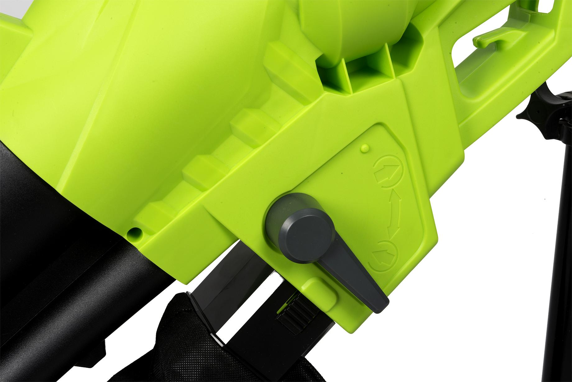 Close-up van een groene en zwarte bladblazer met instelbare instellingen.