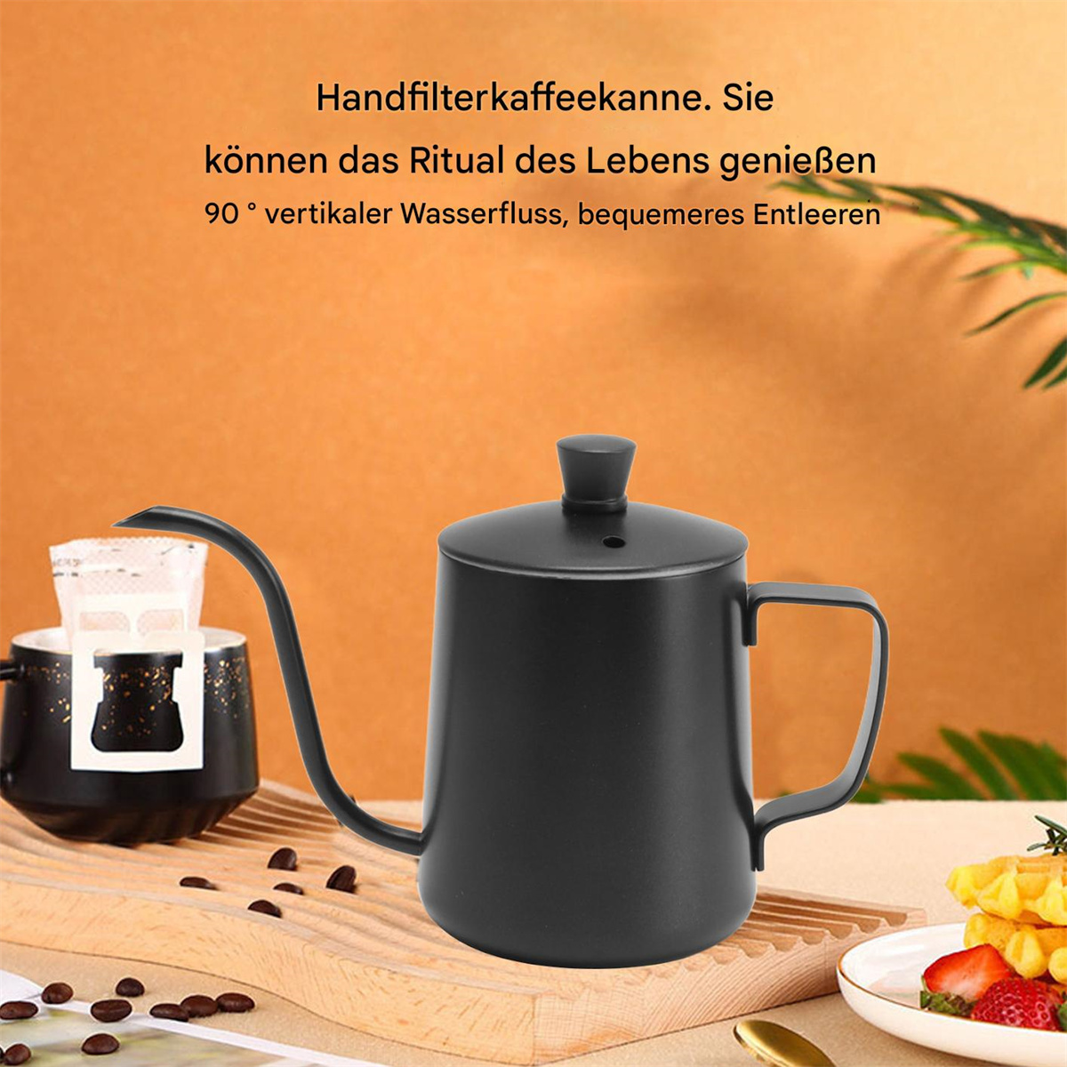 Schwarzer Schwanenhalskessel mit Holztablett, Kaffeefilter und Waffeln.