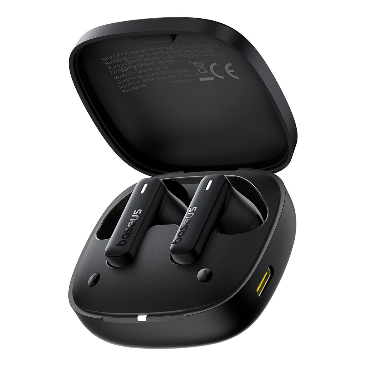 Czarne bezprzewodowe słuchawki w etui ładującym. Etui jest otwarte, widać słuchawki.