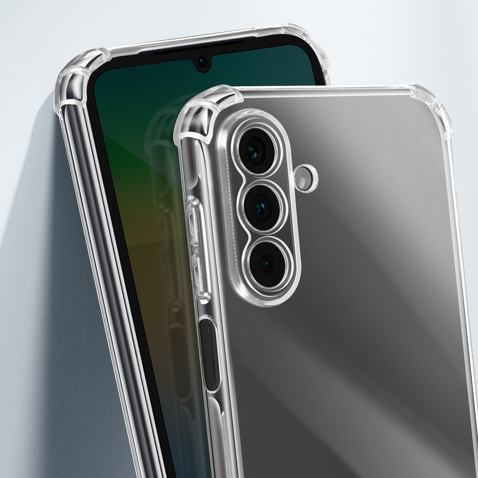 Twee transparante telefoonhoesjes, een met telefoon. Ze staan op een lichte achtergrond.