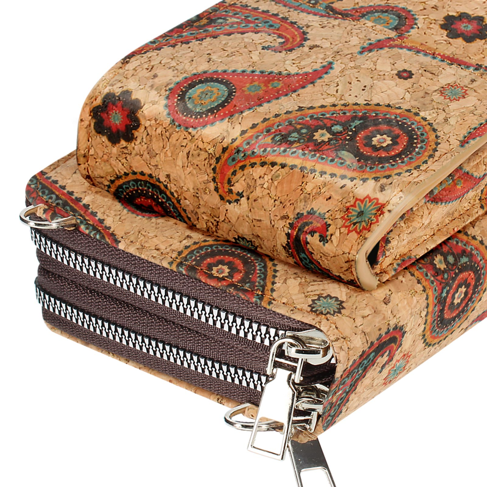 Korkbrieftasche mit Paisley-Muster, zwei Reißverschlussfächern und silberner Hardware.