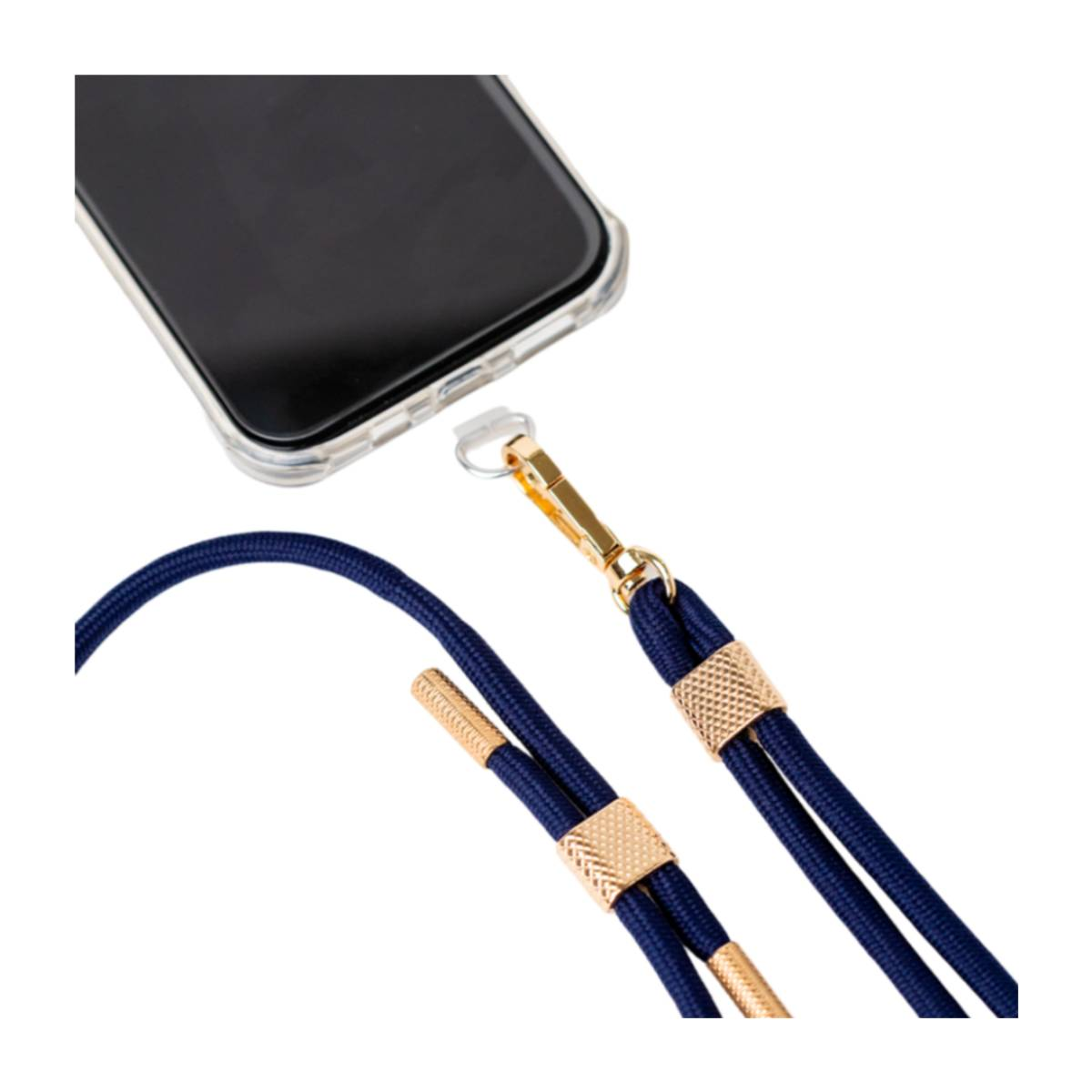 Dettaglio del cinturino del telefono. Cordino blu navy con dettagli dorati, attaccato a una custodia e a un fermaglio.