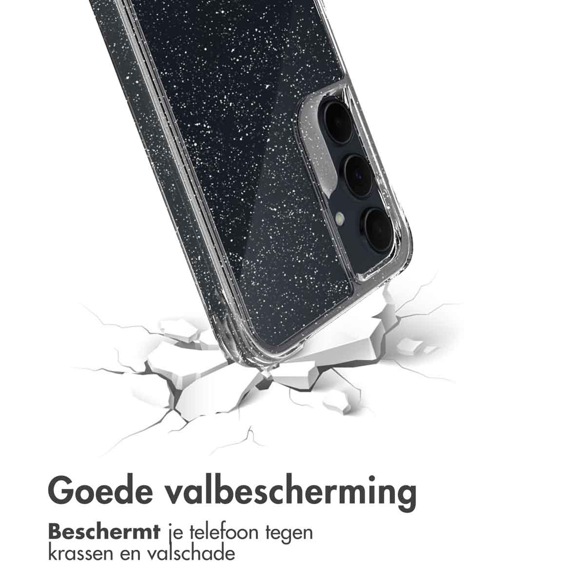 Telefoon in glitterhoesje, gebarsten oppervlak. Tekst: Goede valbescherming, beschermt tegen krassen en schade.