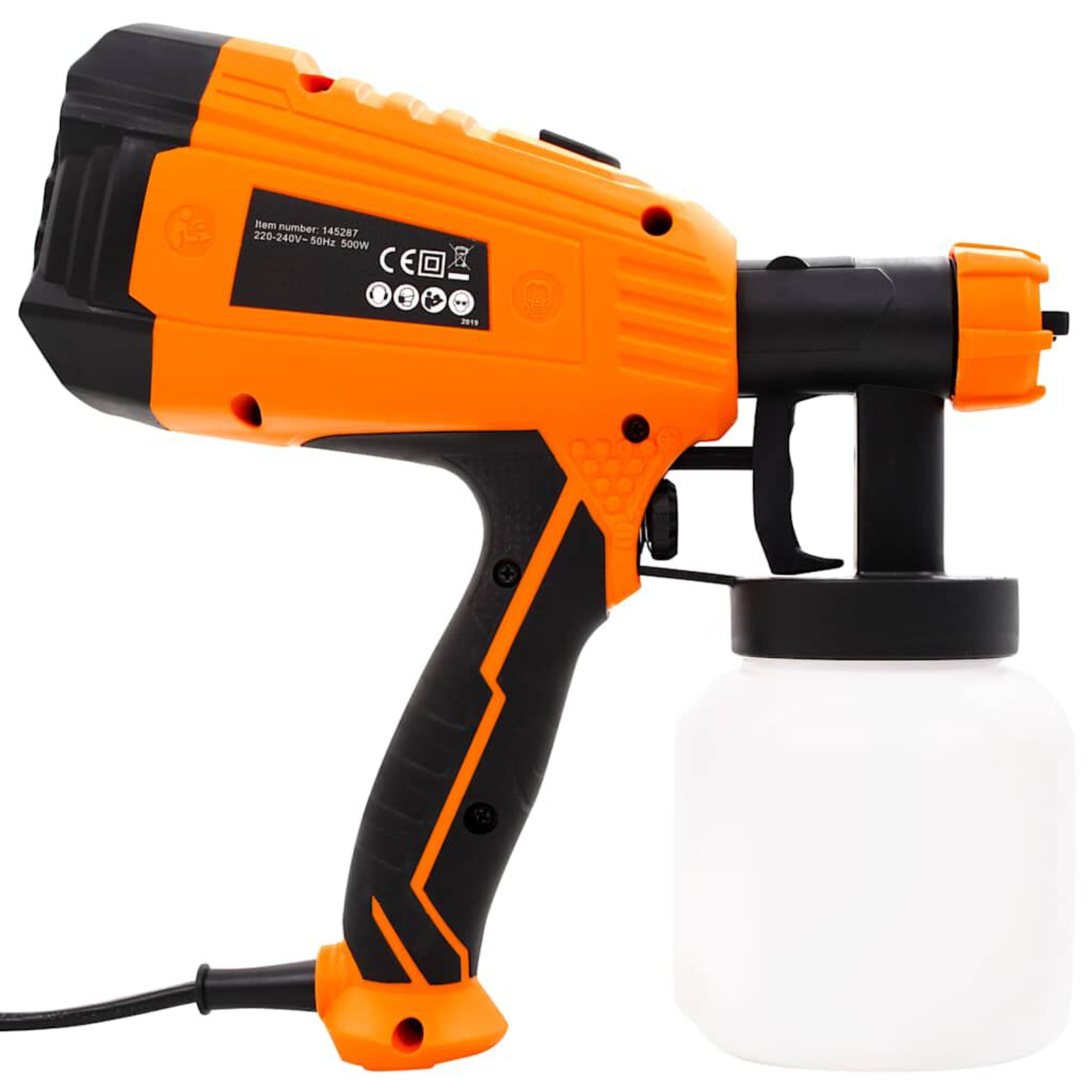 Orange und schwarzer Farbsprüher. Weiße Flasche. Schwarzer Griff. Schwarzes Netzkabel. Weißer Hintergrund.