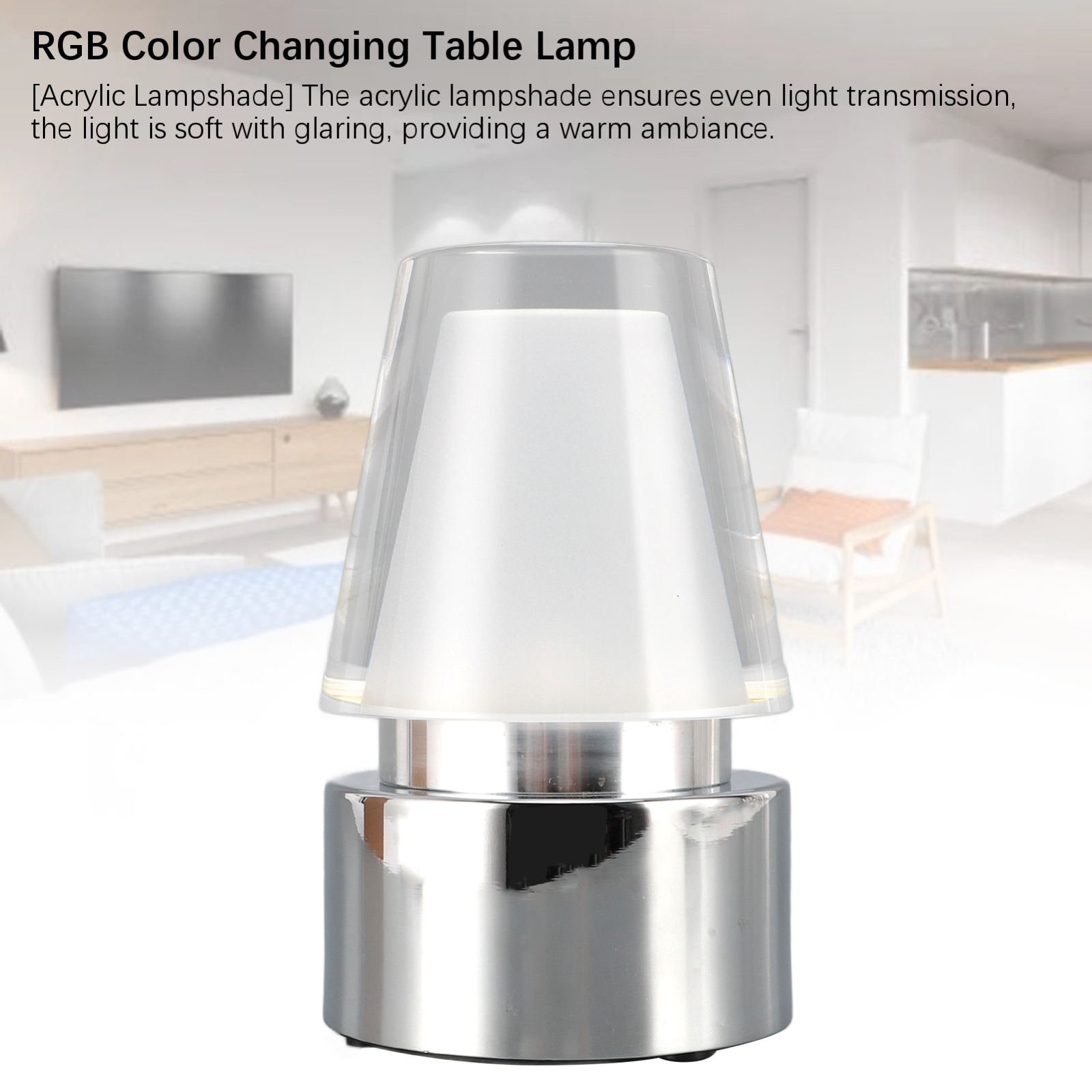 Chrom-Tischlampe mit klarem Lampenschirm, weiche Beleuchtung, warme Atmosphäre.