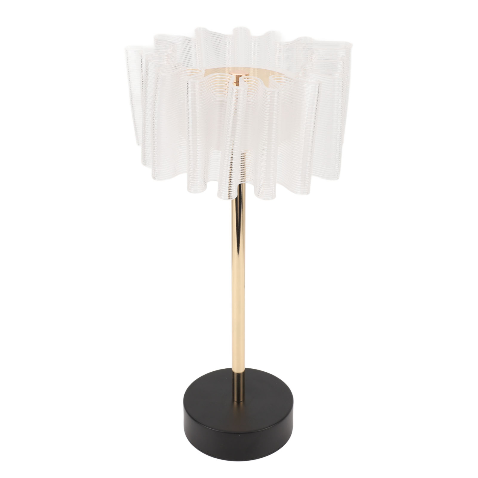 Eine Tischlampe mit schwarzem Fuß, goldenem Stiel und weißem, gerüschtem Schirm.