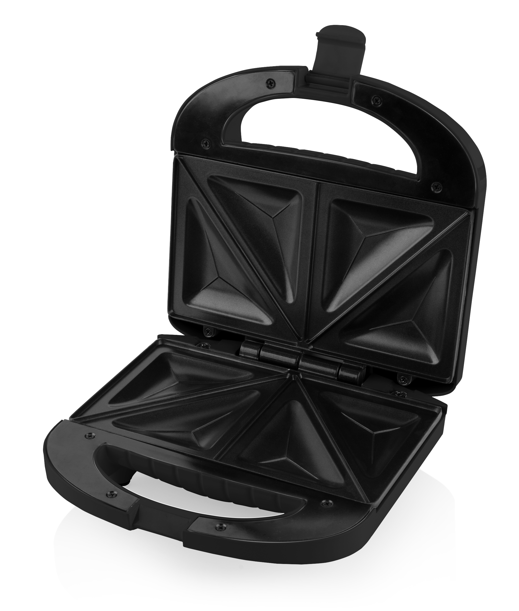 Schwarzer Sandwichmaker. Er ist geöffnet und zeigt die Kochflächen. Er steht auf weißem Hintergrund.