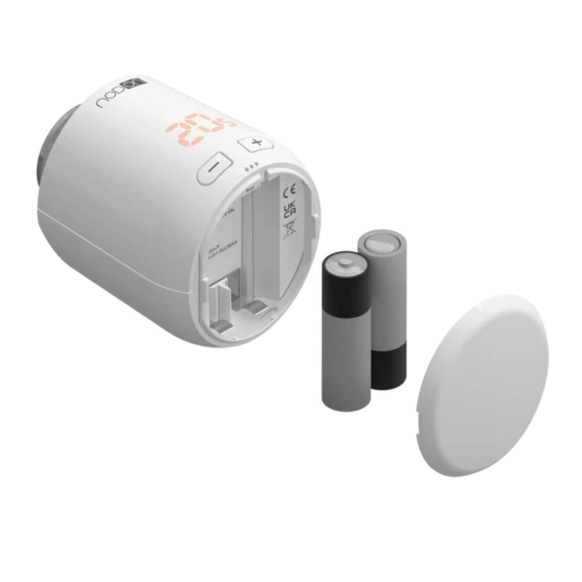 Un termostato bianco con vano batteria aperto, batterie e coperchio staccato. Display digitale visibile.