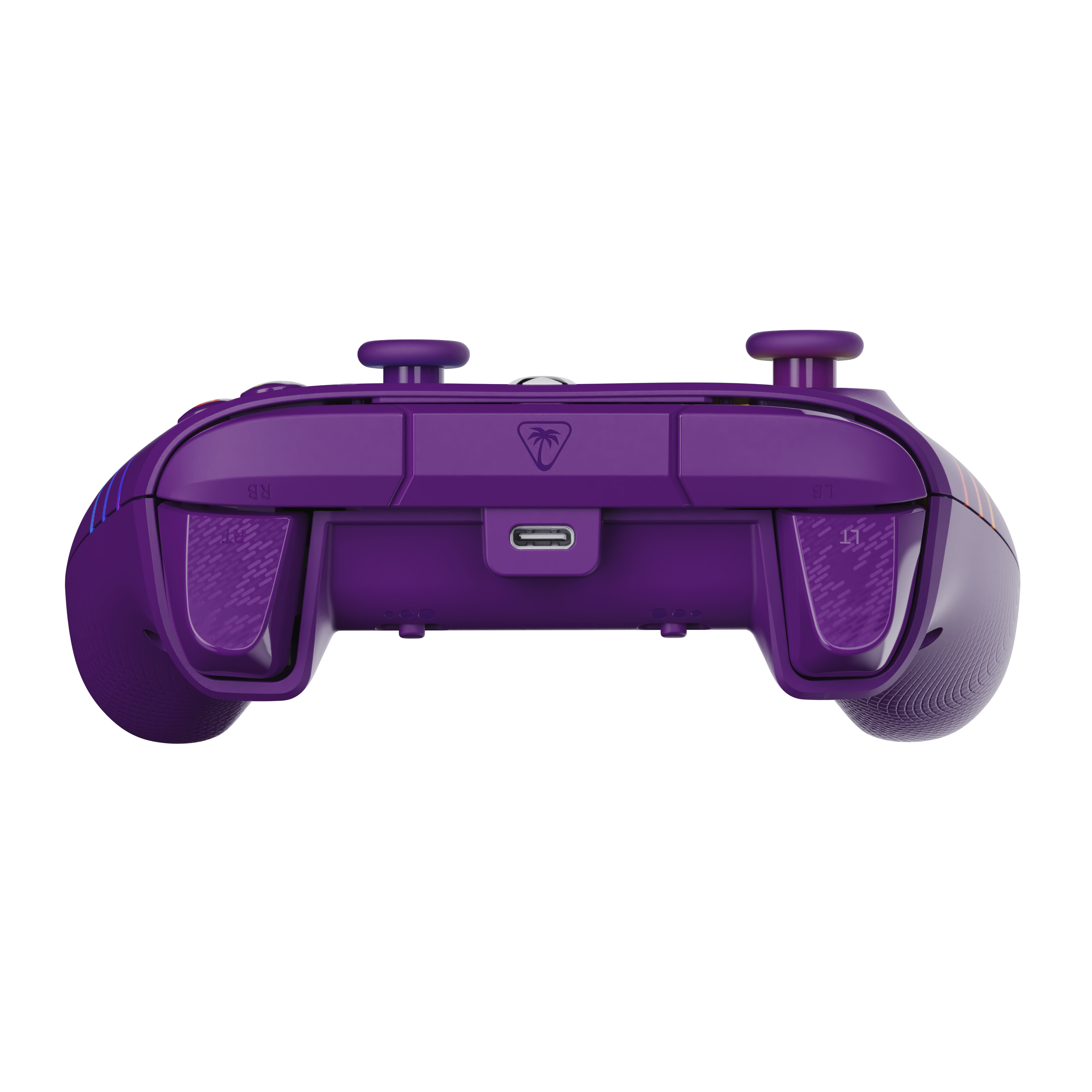 Fioletowy kontroler do gier, widok od dołu. Widoczny port USB-C, przyciski i tekstura uchwytu. Czarne tło.