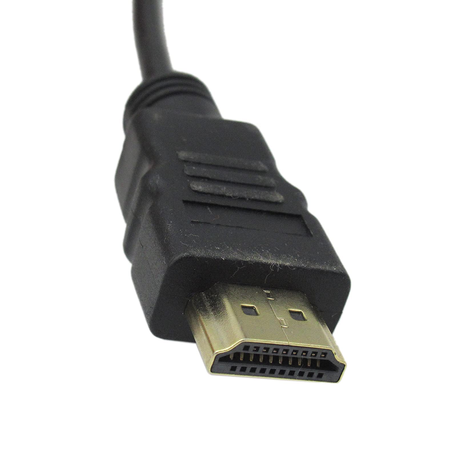 Nahaufnahme eines schwarzen HDMI-Steckers mit goldfarbener Schnittstelle auf weißem Hintergrund.