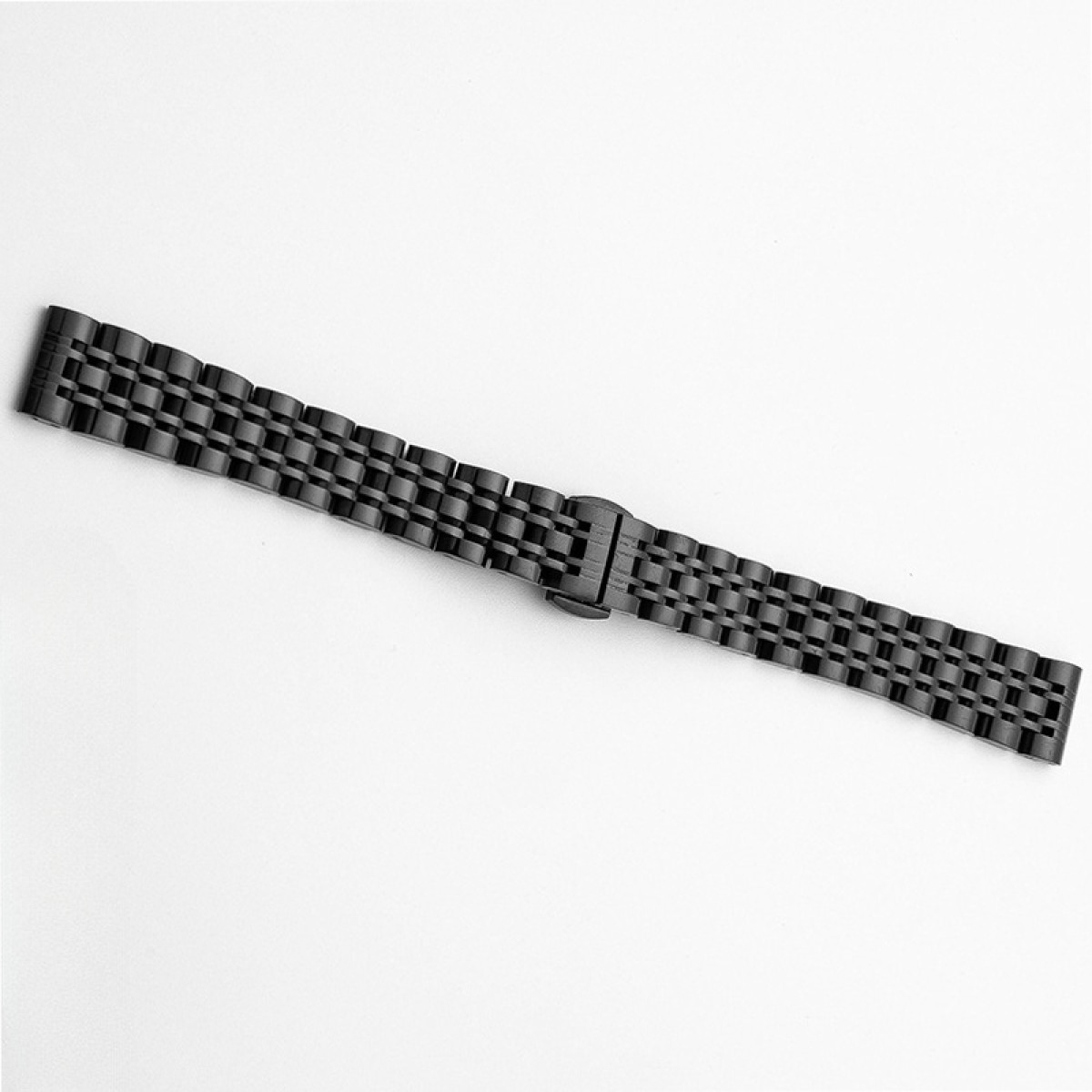 Schwarzes Edelstahl-Uhrenarmband. Flache Oberfläche. Heller Hintergrund. Metallband.
