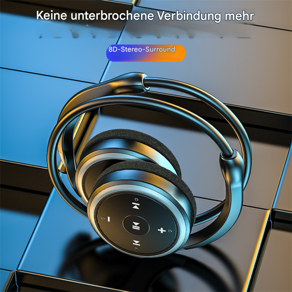 Silber-schwarze Kopfhörer. Die Kopfhörer haben ein kreisförmiges Design mit Steuertasten.