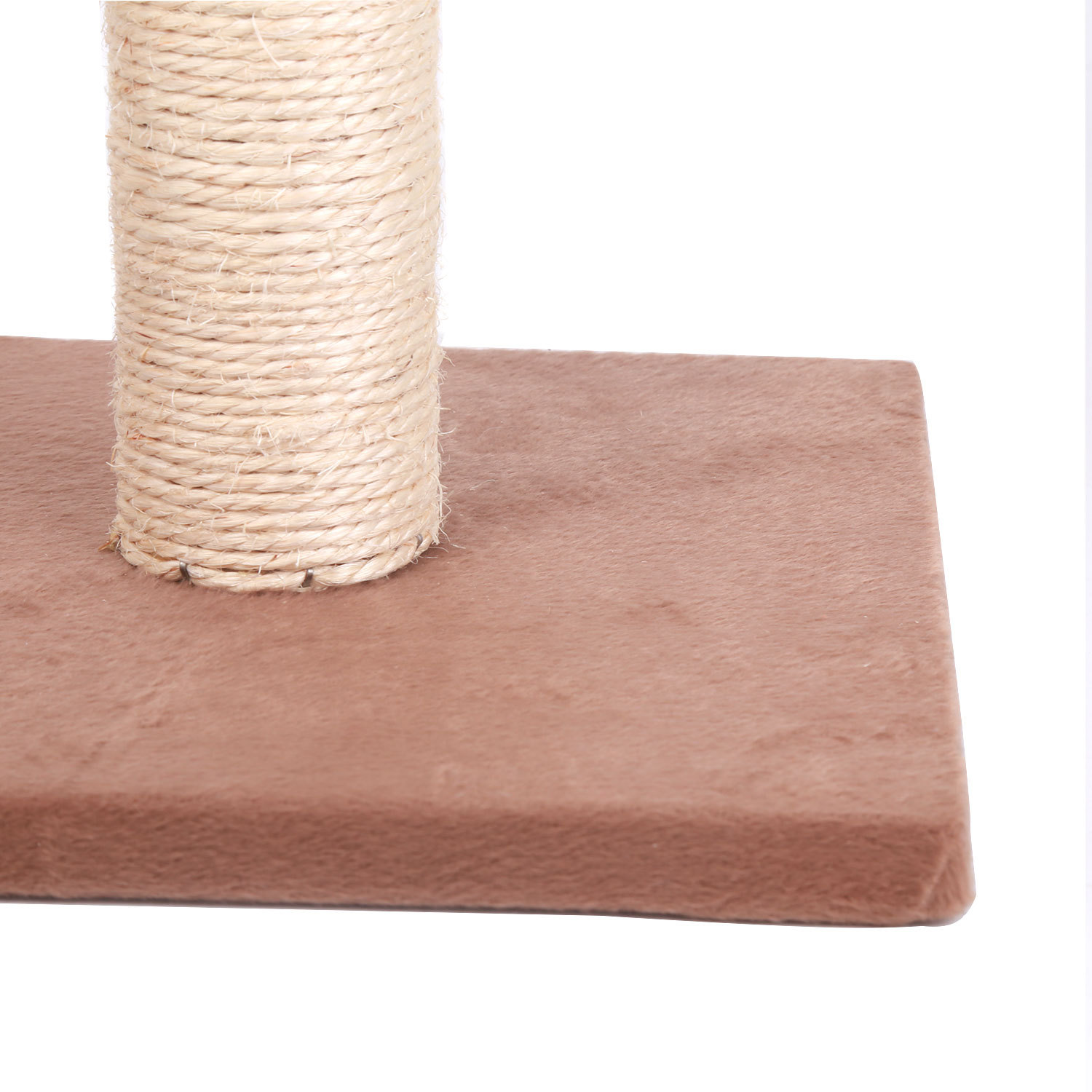 Rascador para gatos con base marrón y columna cubierta de cuerda de sisal. Fondo blanco.