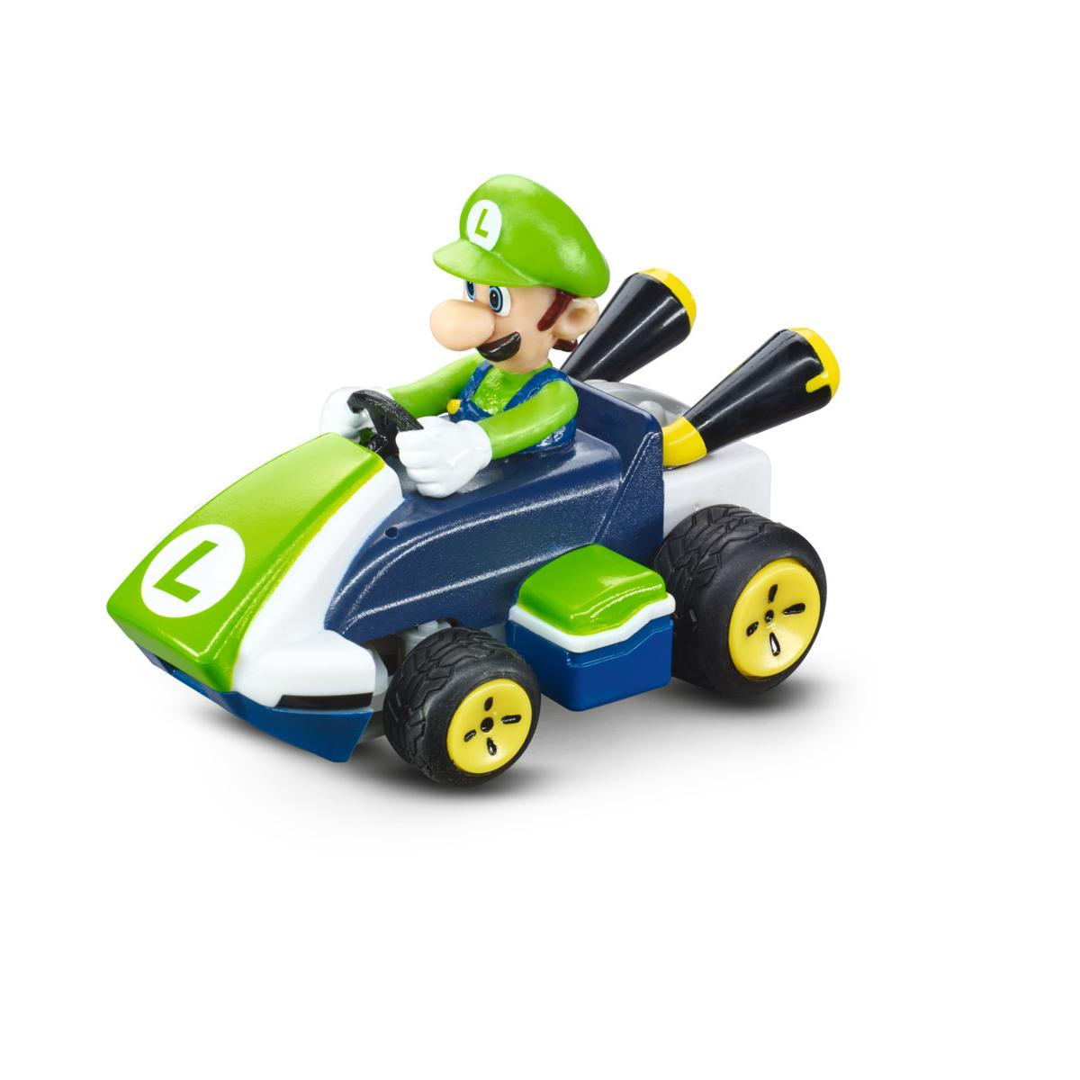 Luigi in un kart verde e blu, su sfondo bianco.