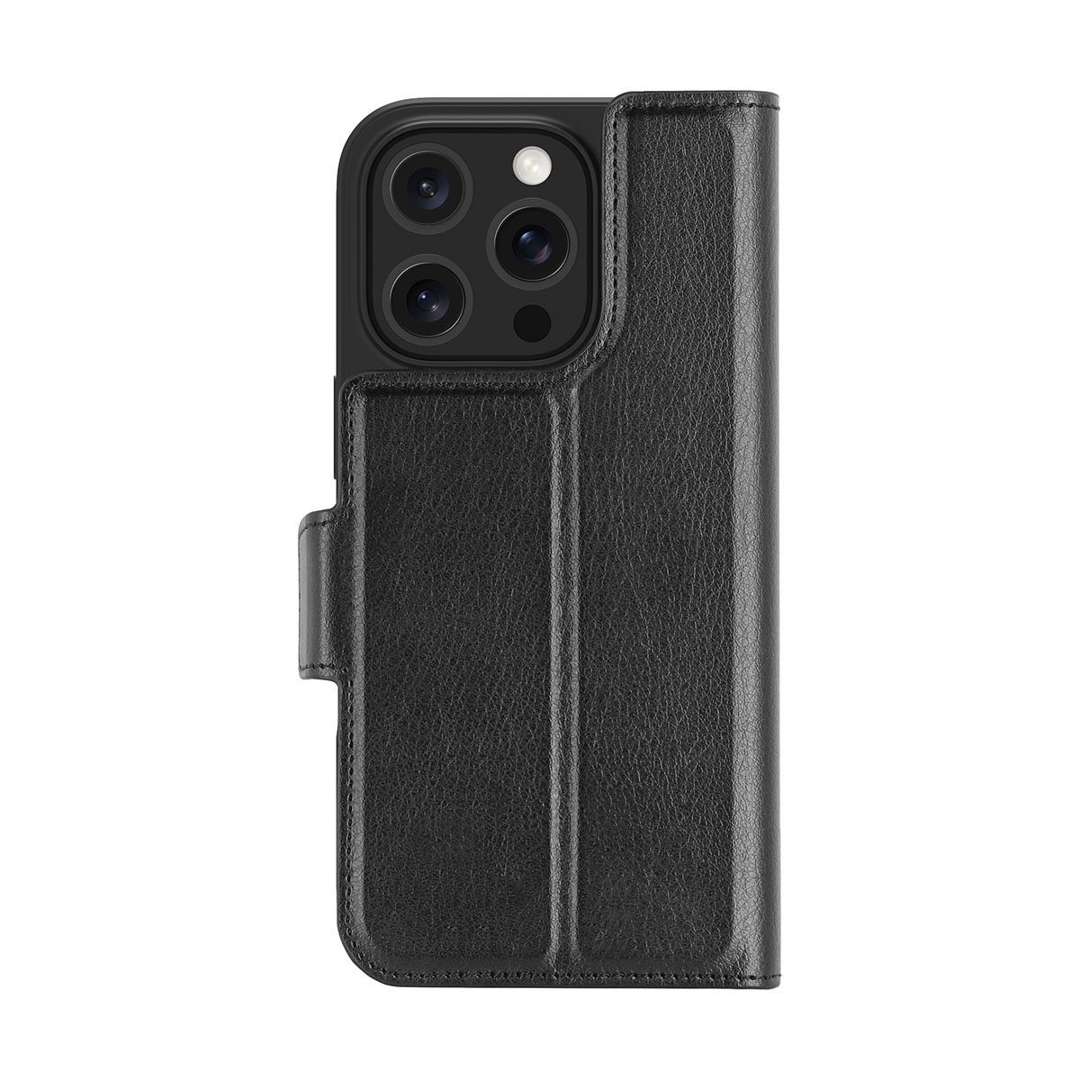 Custodia per telefono in pelle nera, chiusa, con chiusura magnetica. La custodia ha un ritaglio per la fotocamera.