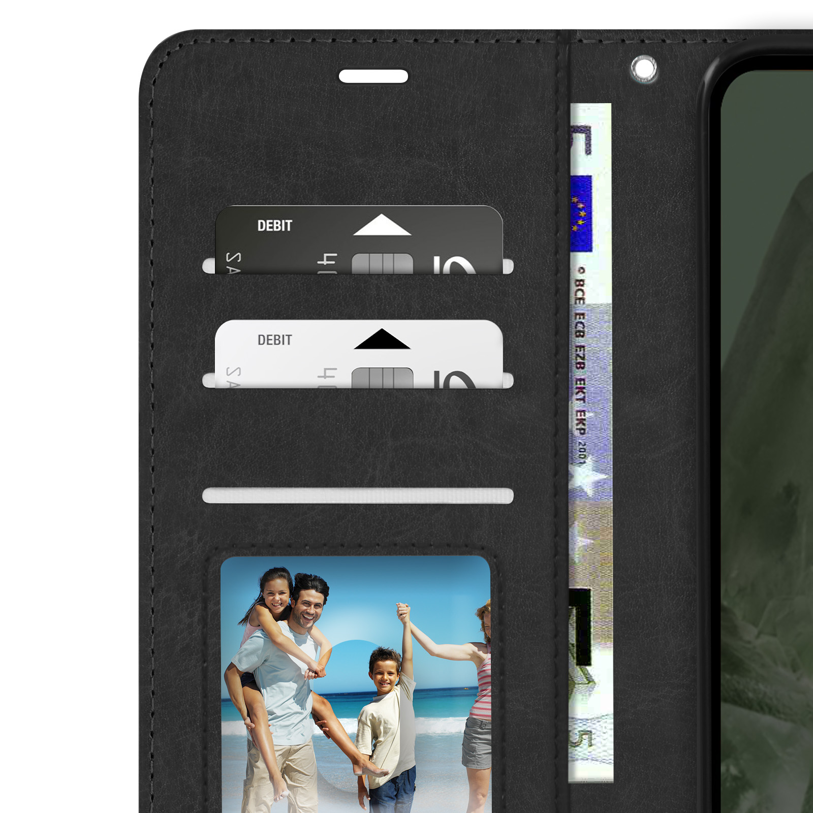 Interno custodia telefono nera con carte di credito, denaro e foto di famiglia. Sfondo è schermo.